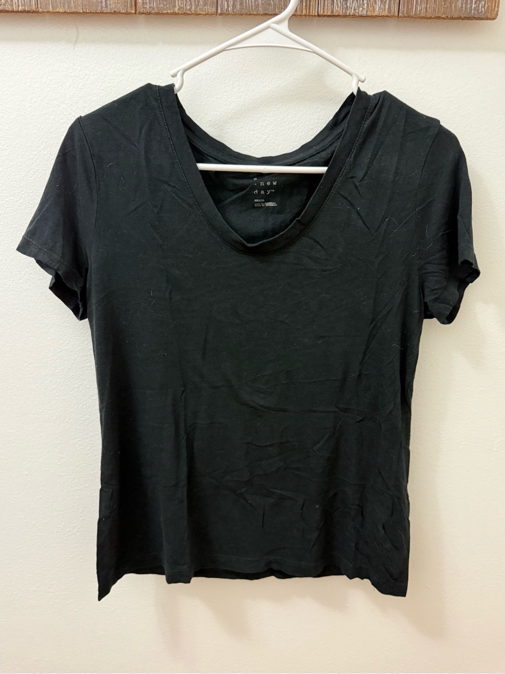 Women's Black V-Neck Short Sleeve Top